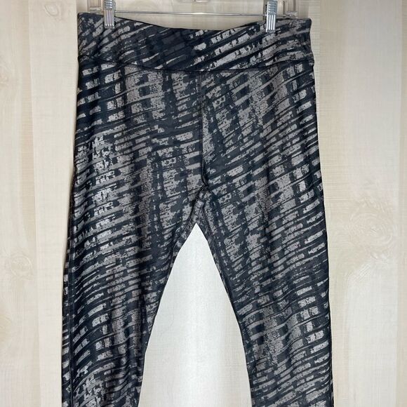 Under Armour black and grey capri length compression leggings, size XL - Picture 4 of 11